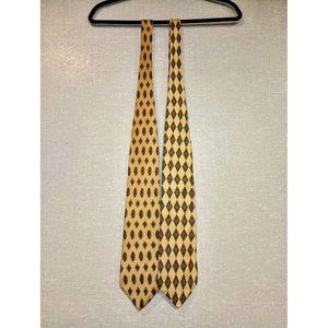 2 ROUNDTREE & YORKE MENS TIES 4 X 59 Multi color very nice in great condition.